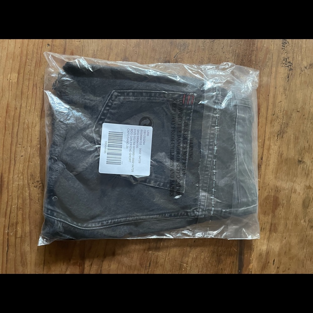BDG Girlfriend High-Waisted Denim Short - Washed Black Denim - Picture 5 of 5